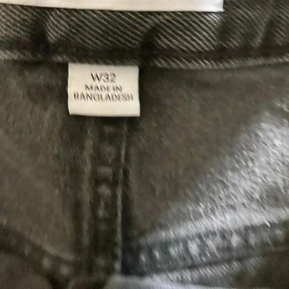 Calvin Klein Mid Rise Embroidered Weekend Short - Picture 7 of 7